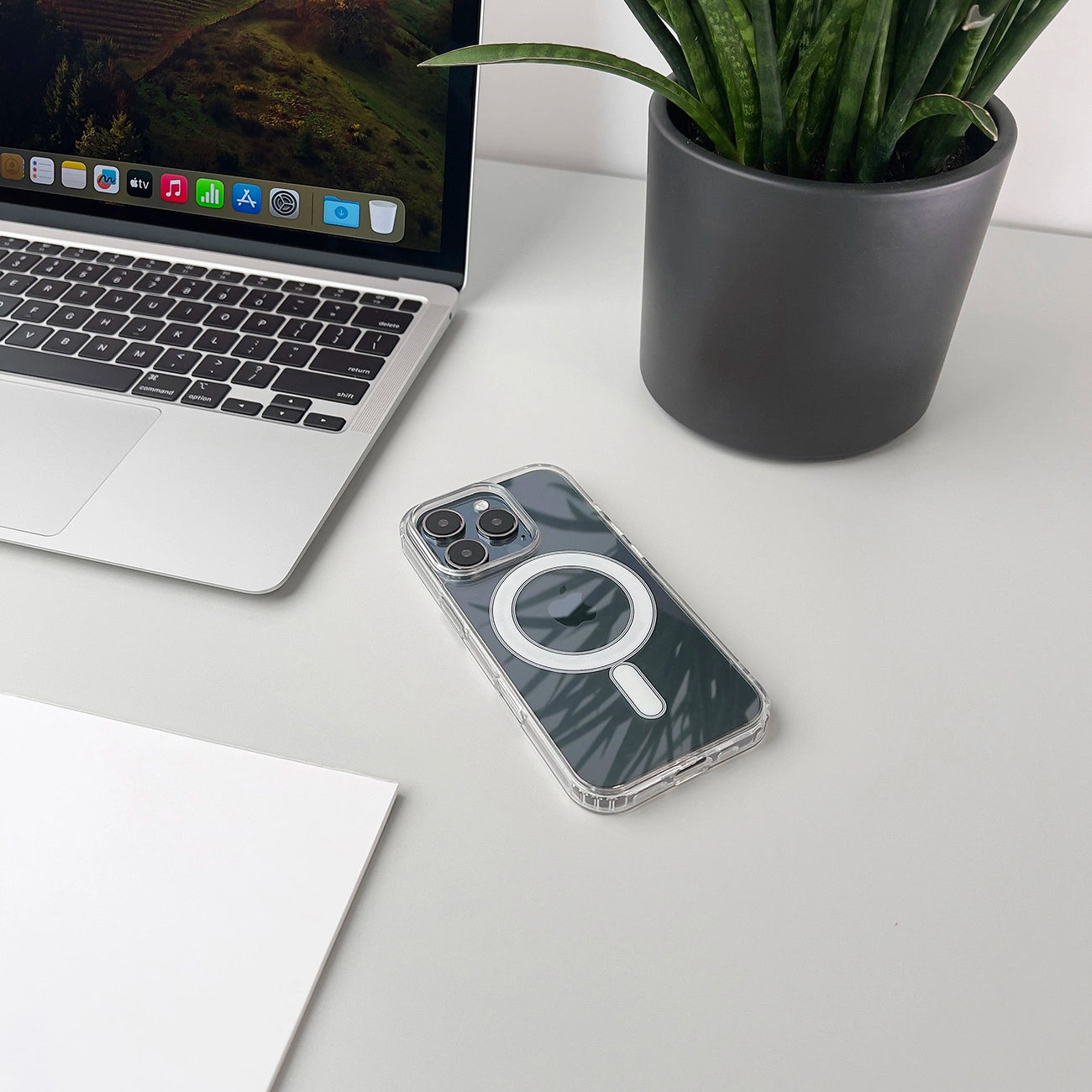 Retail Display Cases – Case cover for iPhone 17 Pro - Carlat