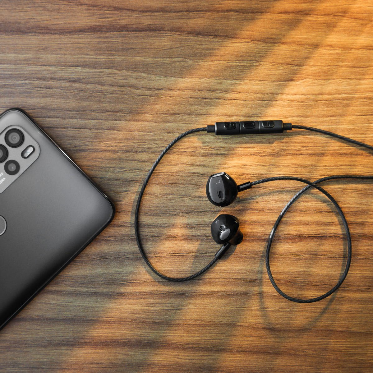 The remaining – Kruger&Matz B2 In-Ear Headphones with Microphone, Black - Carlat