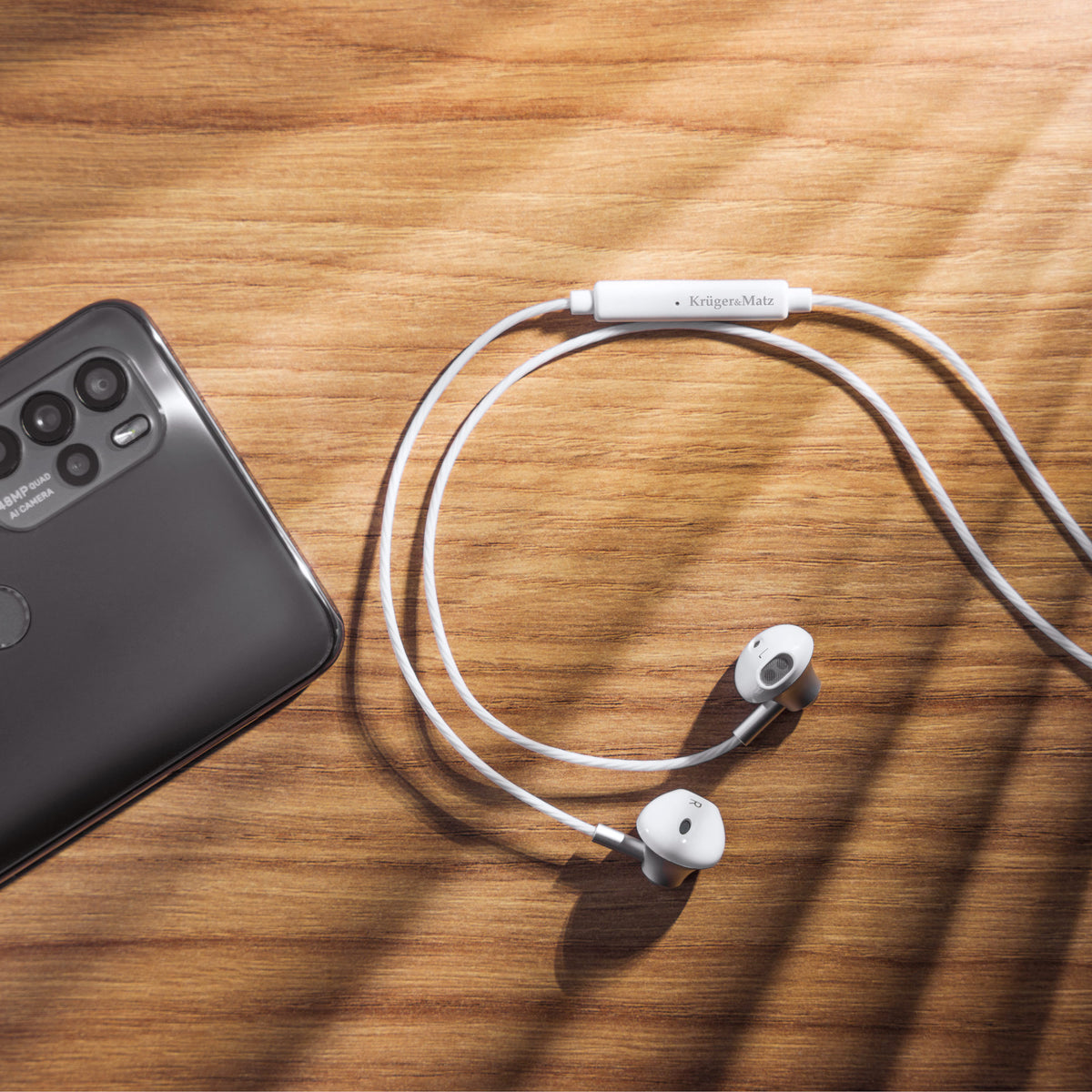 The remaining – Kruger&Matz B2 White In-Ear Headphones with Microphone - Carlat