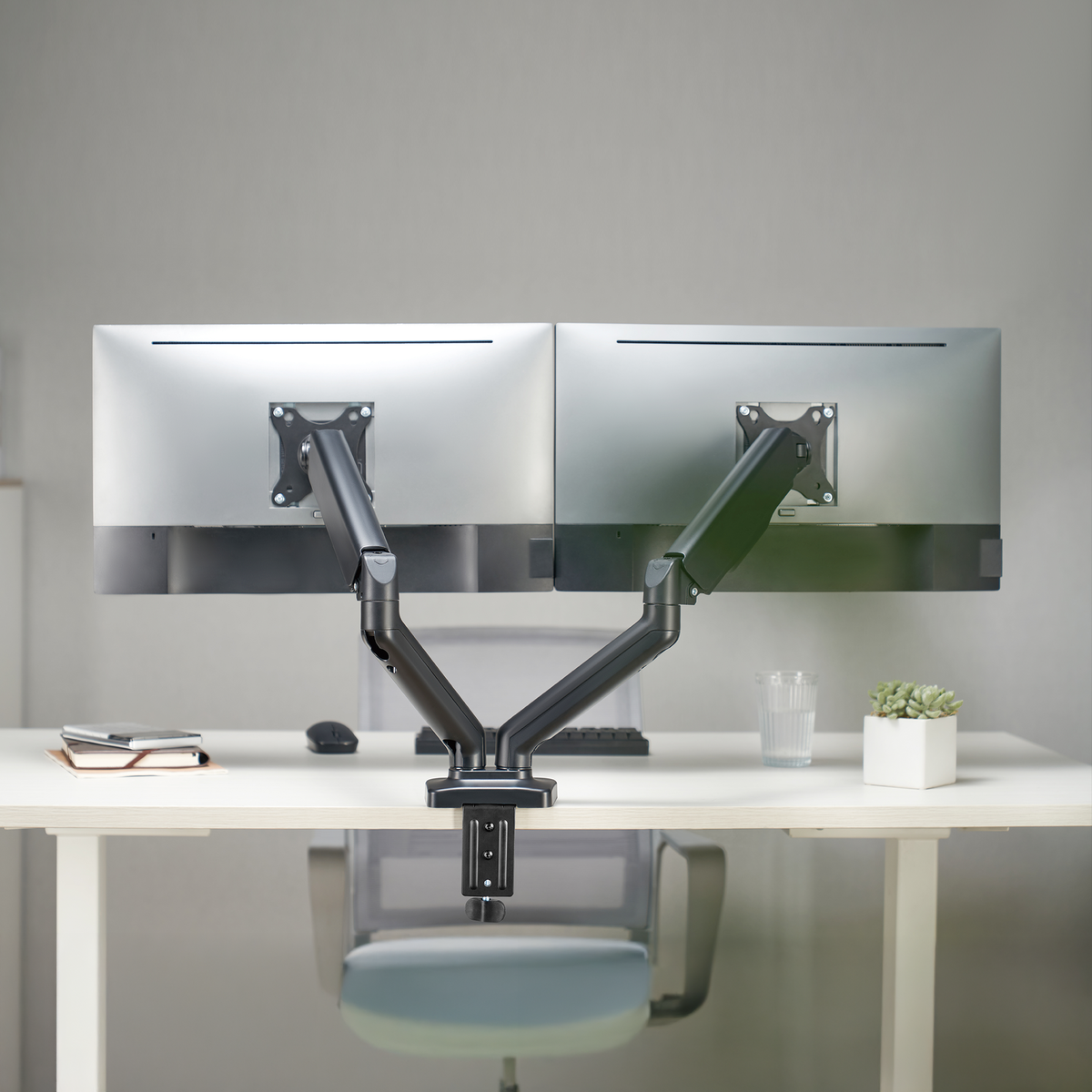 The remaining – Mount for up to 2 monitors (17–32") - Carlat
