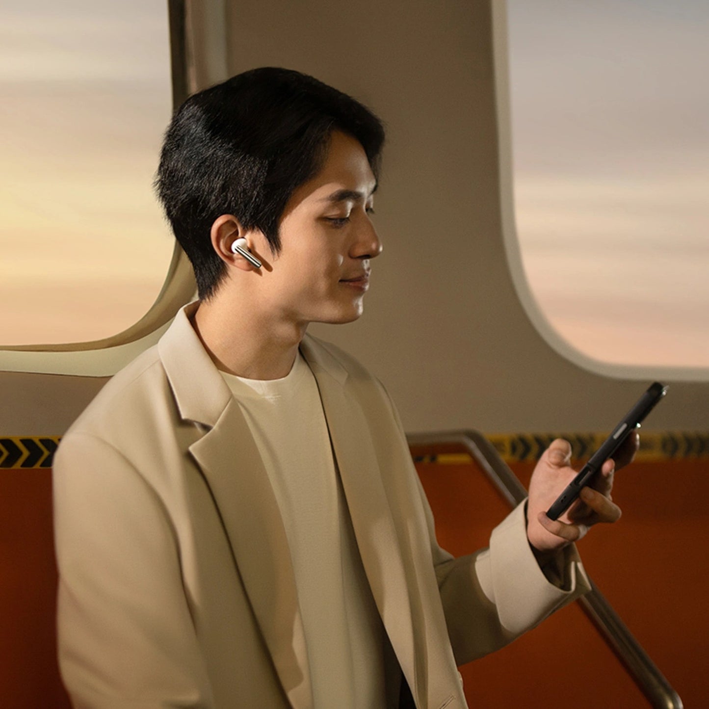 Wireless in-ear headphones with LDAC and ANC noise reduction - Carlat