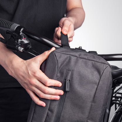 WOZINSKY Gray bicycle bag for a tablet attached to the handlebar with a shoulder strap – image 2