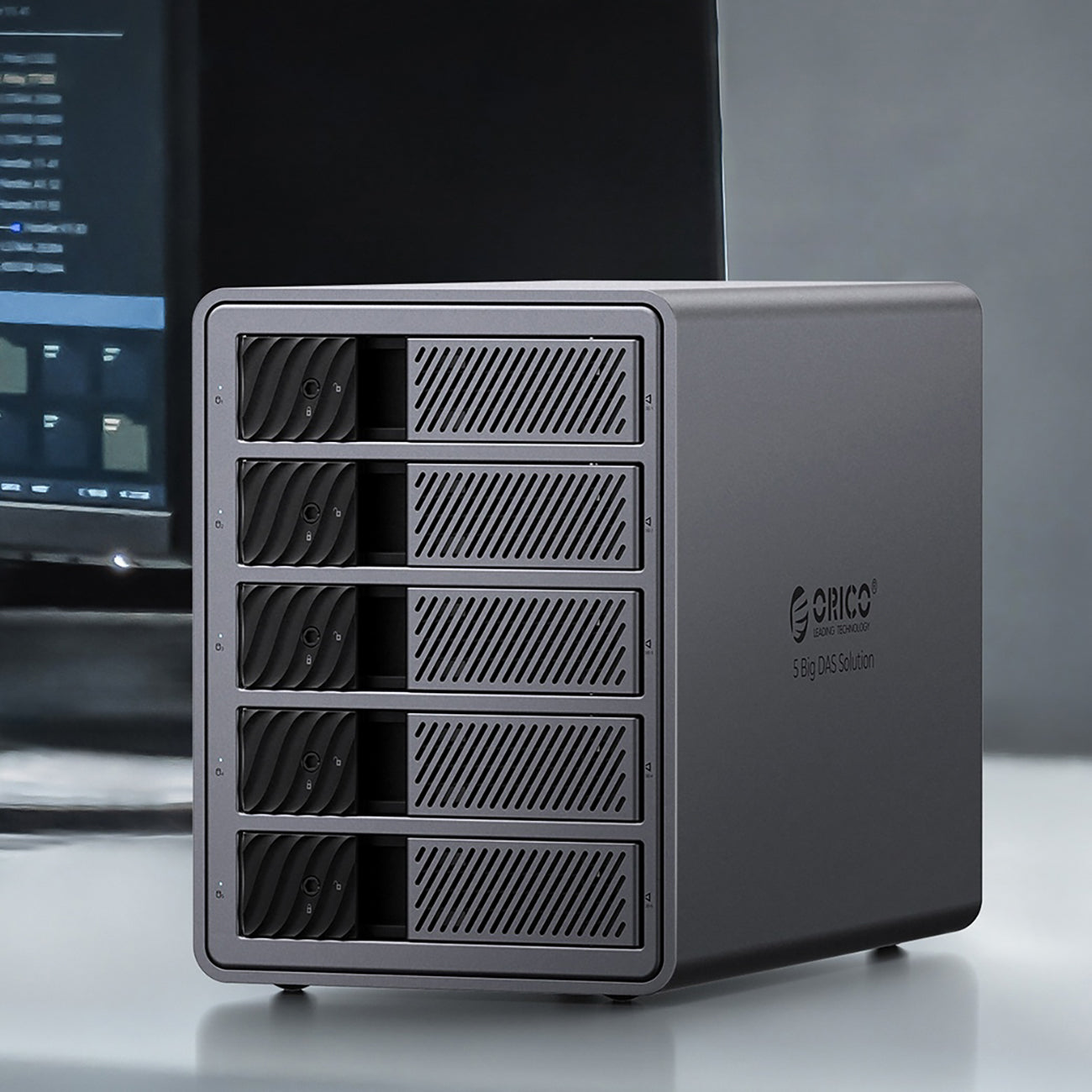 9858T3 disk array with Thunderbolt 3 for 5 2.5'' / 3.5'' SATA HDD / SSD drives - gray - Carlat