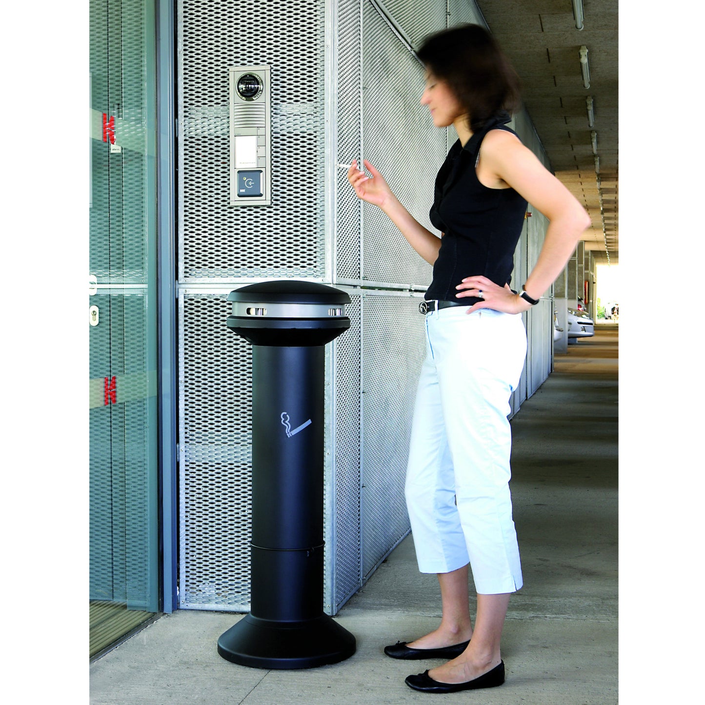 Ashtrays – Free-standing outdoor ashtray, black, with a 15L container - Carlat