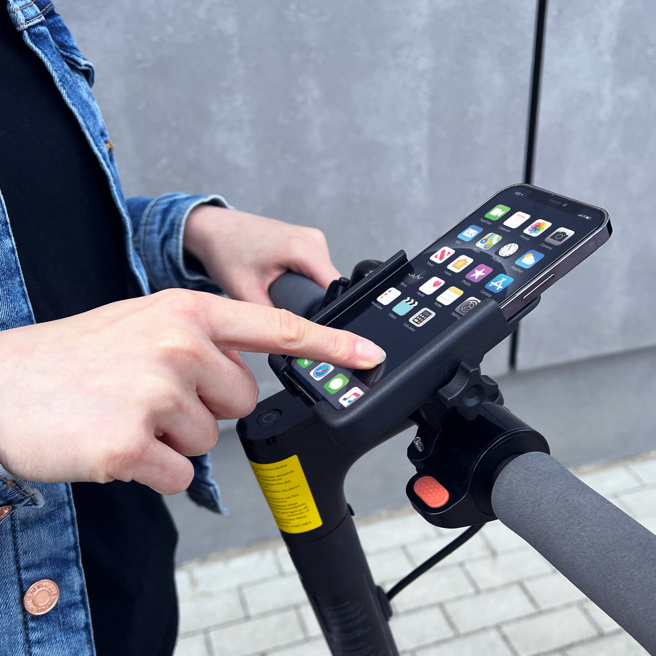 Bicycle Accessories – Metal bike phone holder. scooters black - Carlat