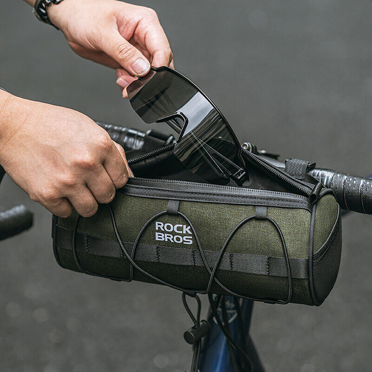 Bicycle Bags & Panniers – Bicycle bag attached to the - Carlat
