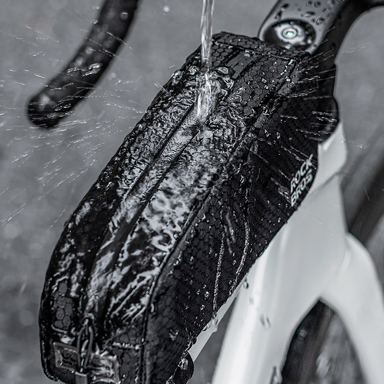 Bicycle Bags & Panniers – Bicycle bag attached to the - Carlat