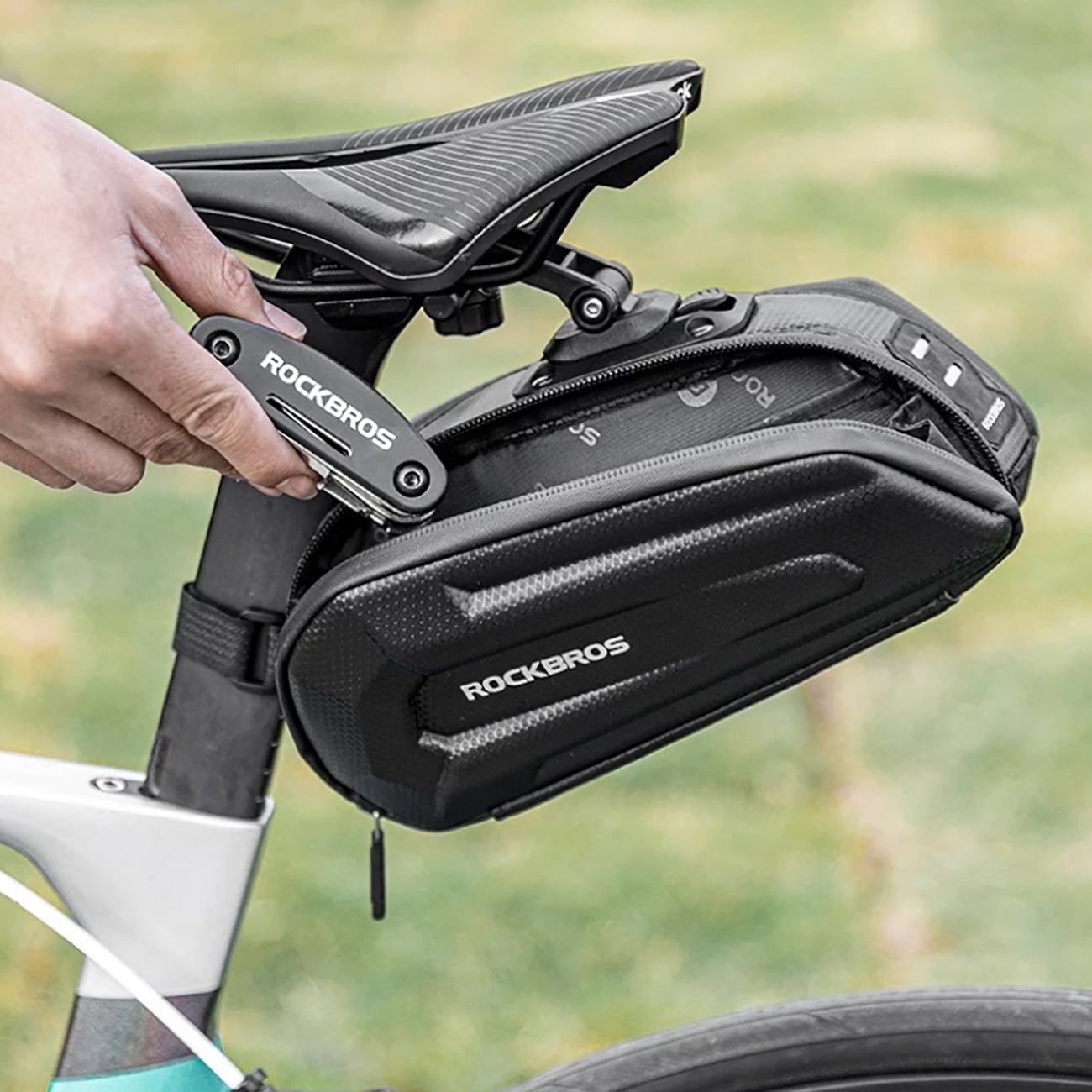 Bicycle Bags & Panniers – Bicycle bag attached under the - Carlat