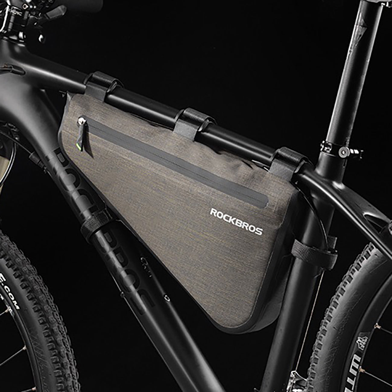 Bicycle Bags & Panniers – Bicycle bag mounted on the - Carlat