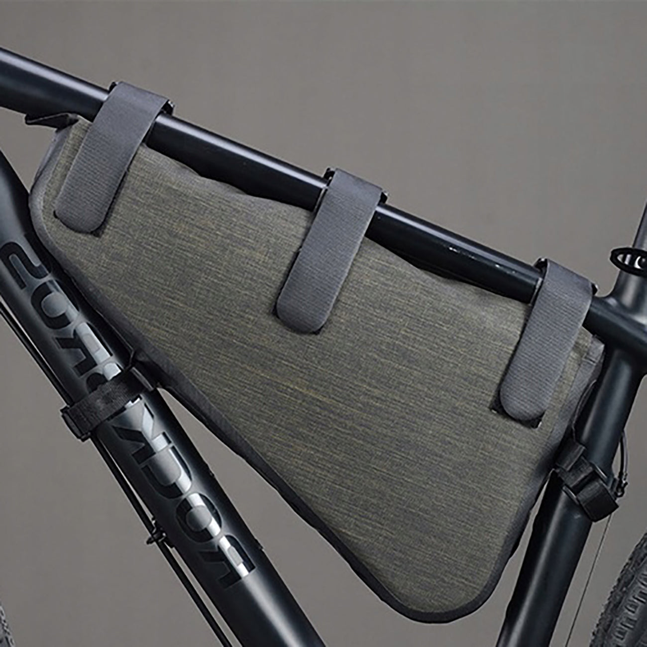 Bicycle Bags & Panniers – Bicycle bag mounted on the - Carlat