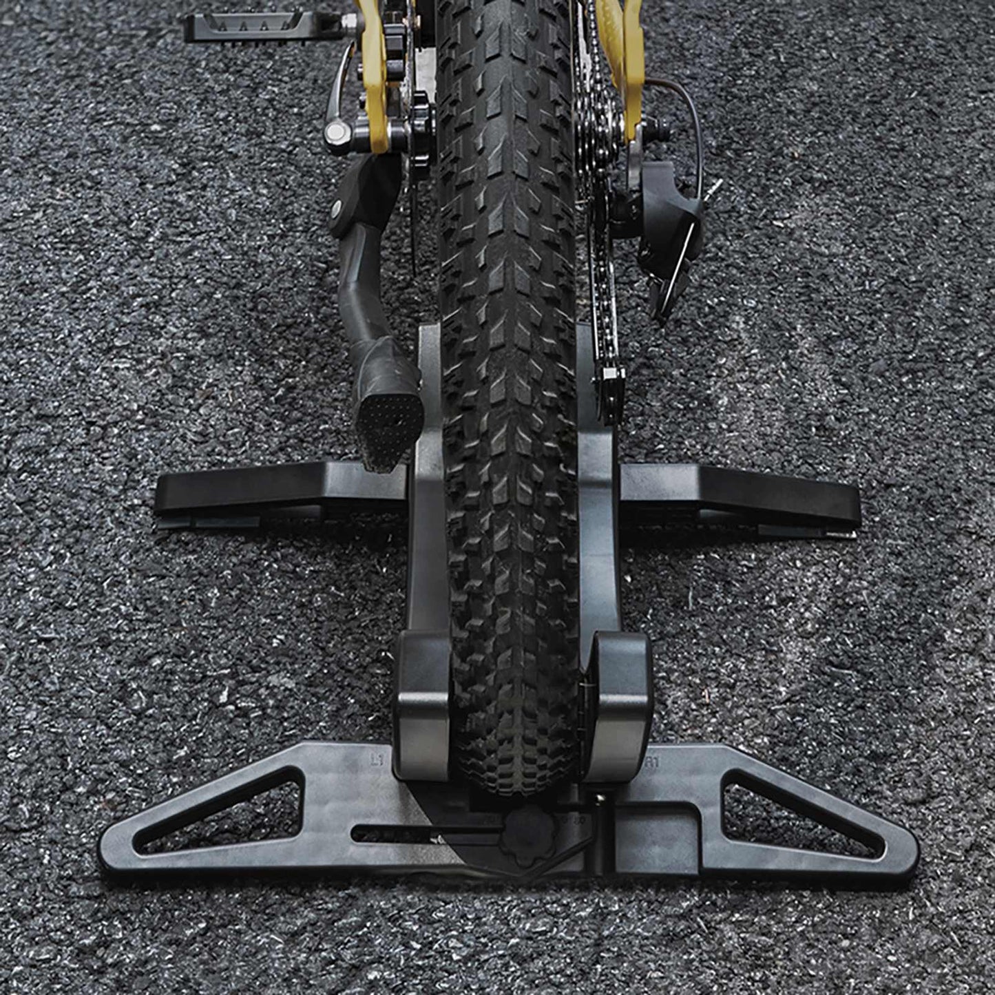 Bicycle Parts – Stable service bicycle stand for a bicycle - Carlat