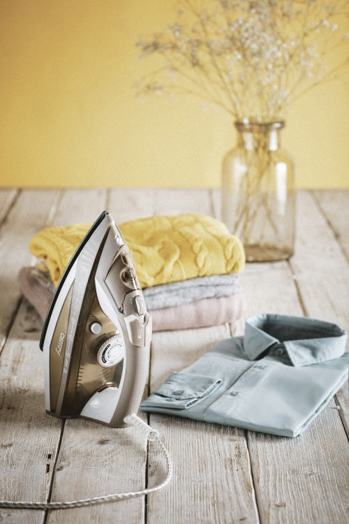 CAMRY CR 5018 Steam Iron, 3000 W, ceramic soleplate, powerful steam burst 75 g/min, continuous steam 40 g/min, vertical ironing, auto-off, anti-drip, anti-calc, 320-ml tank, – image 2