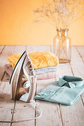 CAMRY CR 5018 Steam Iron, 3000 W, ceramic soleplate, powerful steam burst 75 g/min, continuous steam 40 g/min, vertical ironing, auto-off, anti-drip, anti-calc, 320-ml tank, – image 9