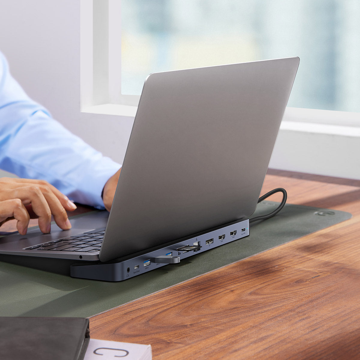 Computer Accessories – 12in1 HUB notebook stand USB-C USB-A DP - Carlat