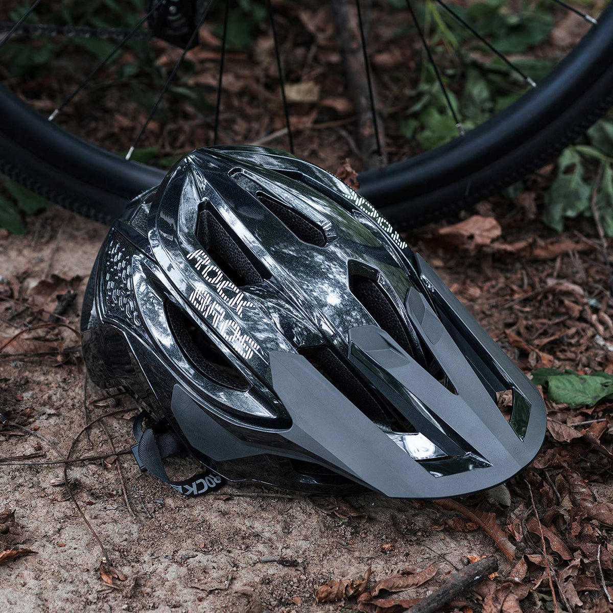 Cycling Clothing – Mountain bike helmet with adjustable visor