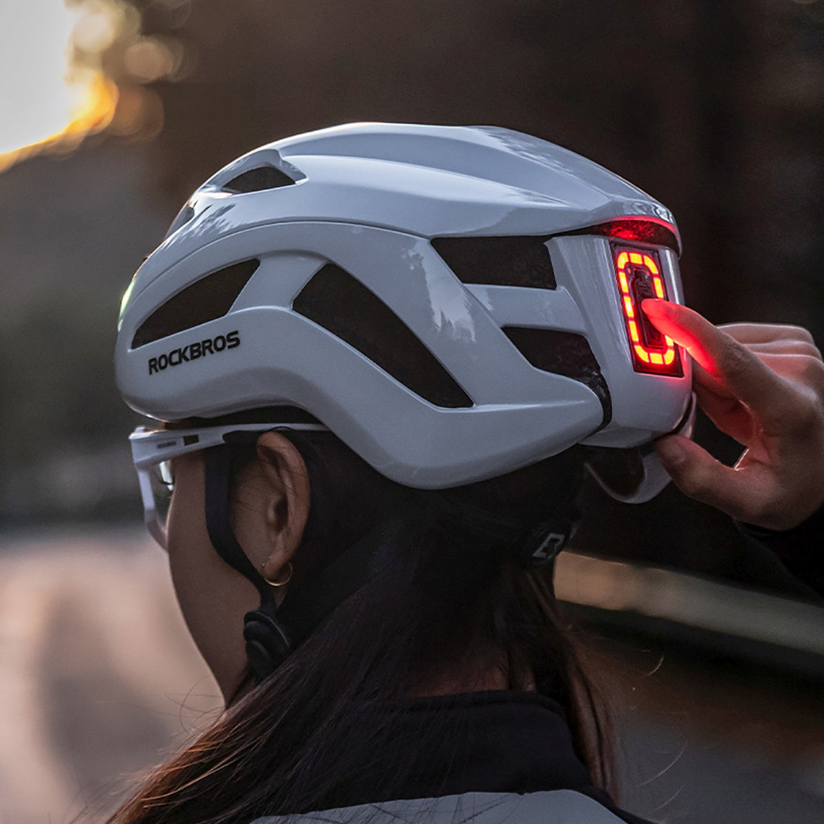Cycling clothing – Bicycle helmet with integrated omni-directional lighting USB-C - Carlat