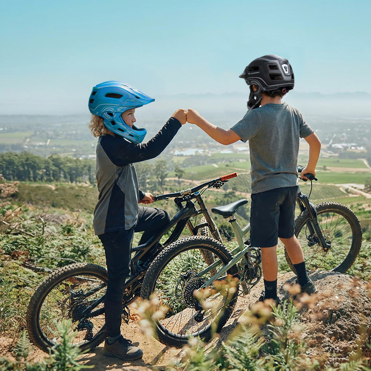 Cycling clothing – Children's fullface bicycle helmet with USB rear - Carlat