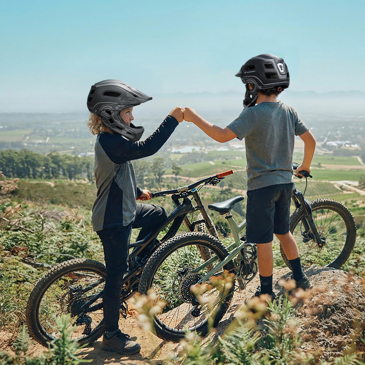 Cycling clothing – Children's fullface bicycle helmet with USB rear - Carlat