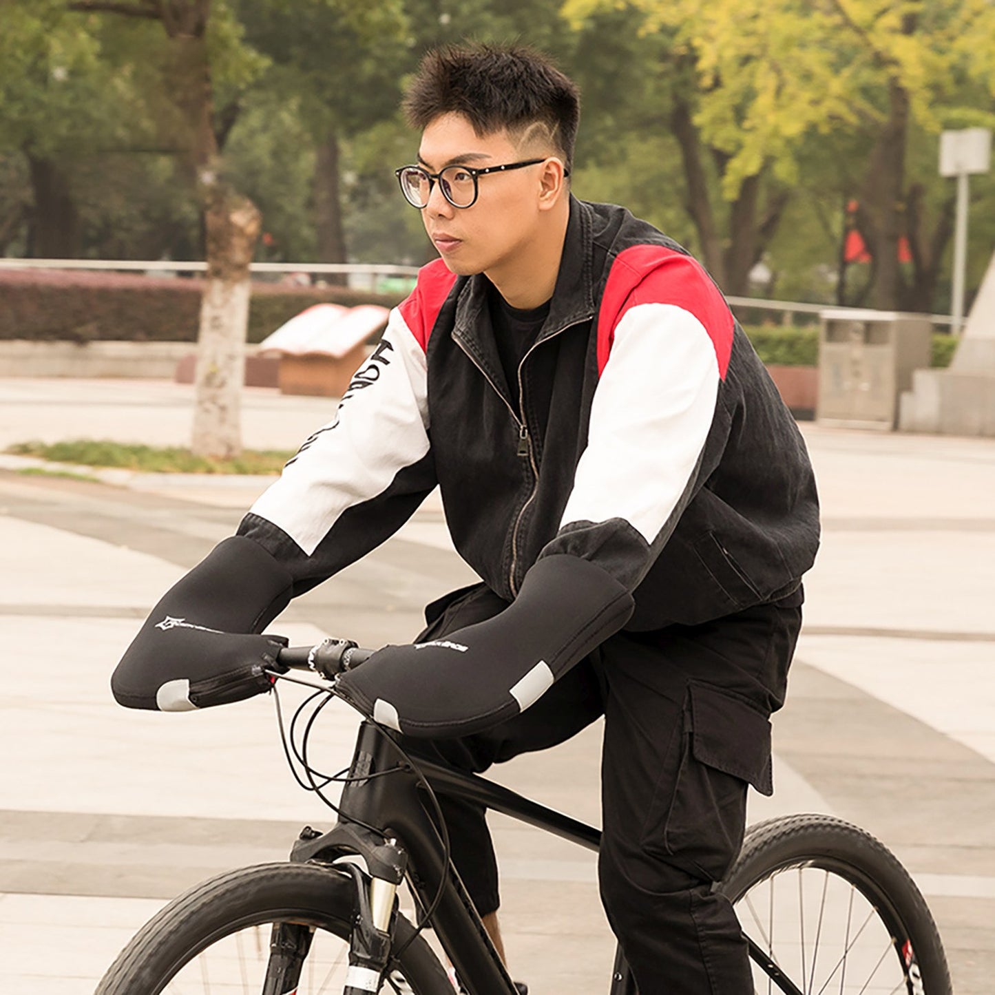 Cycling clothing – Insulated gloves for the handlebars of a - Carlat