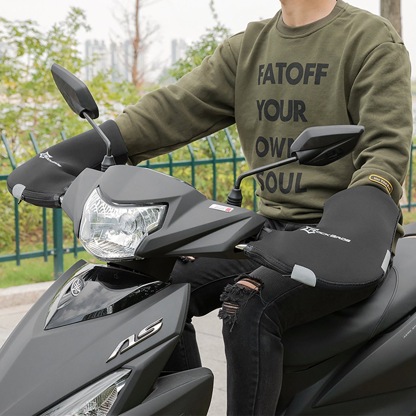 Cycling clothing – Insulated gloves for the handlebars of a - Carlat