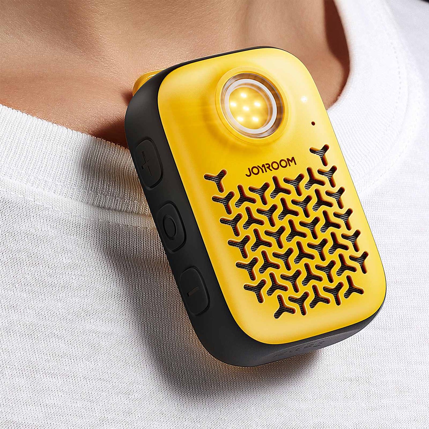 Headphones – Portable speaker with a flashlight, a magnet and - Carlat