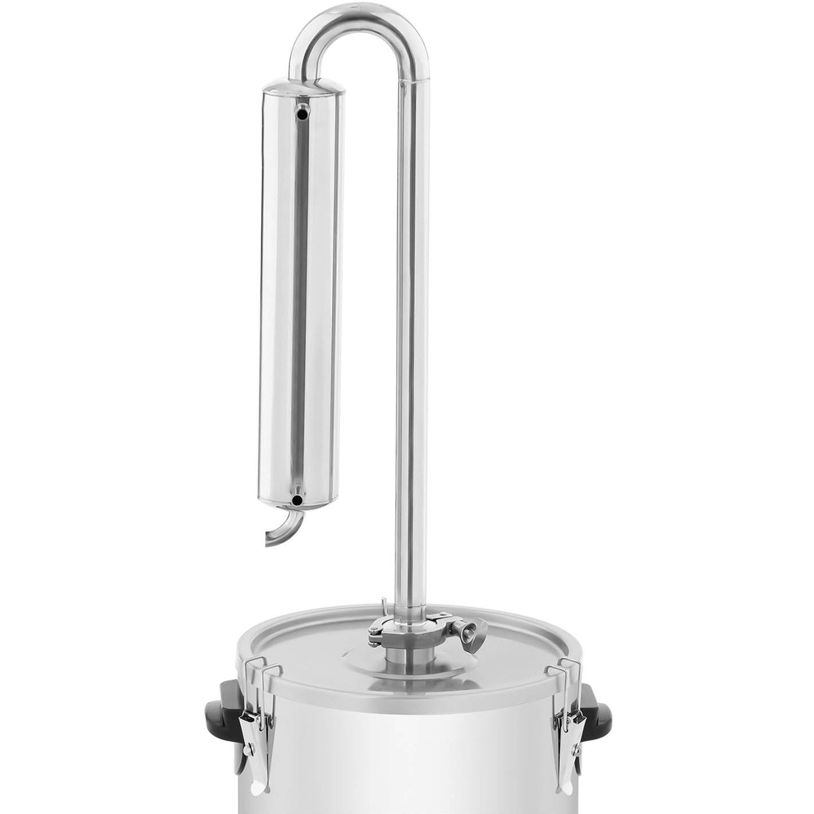 Kitchen Appliances – The distiller purifies water for the production - Carlat