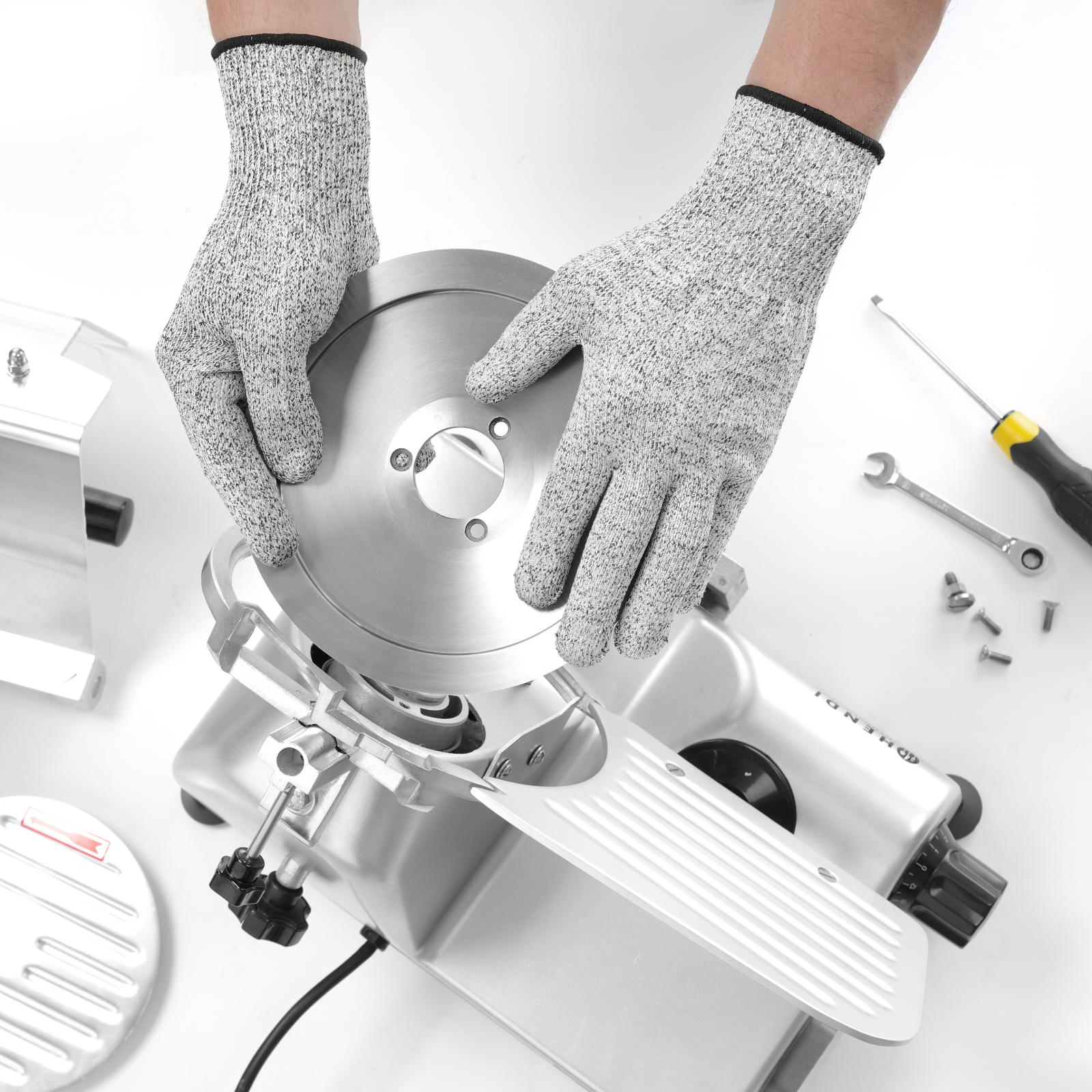 Kitchen Knives – HPPE Anti Cut Level 4 kitchen gloves - Carlat