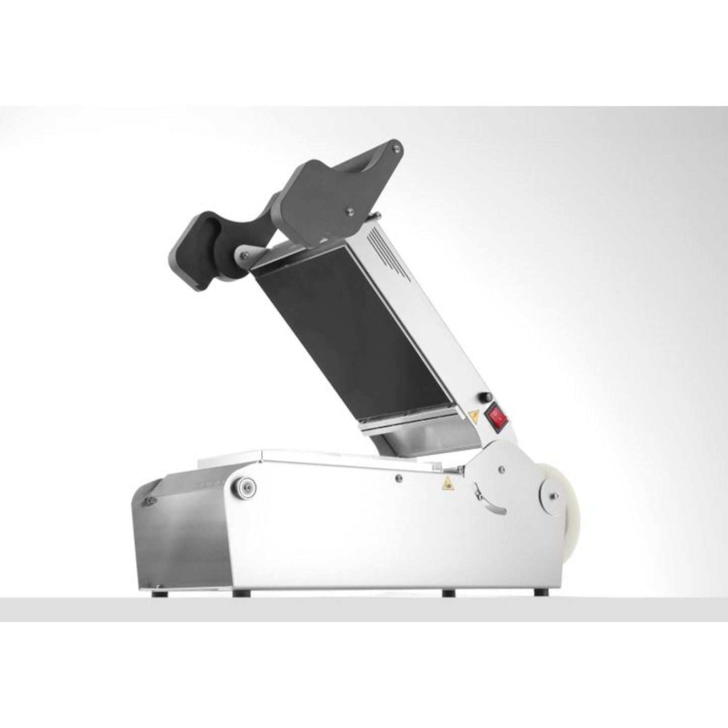 Manufacturing – Sealer for containers of takeaway lunch trays + - Carlat