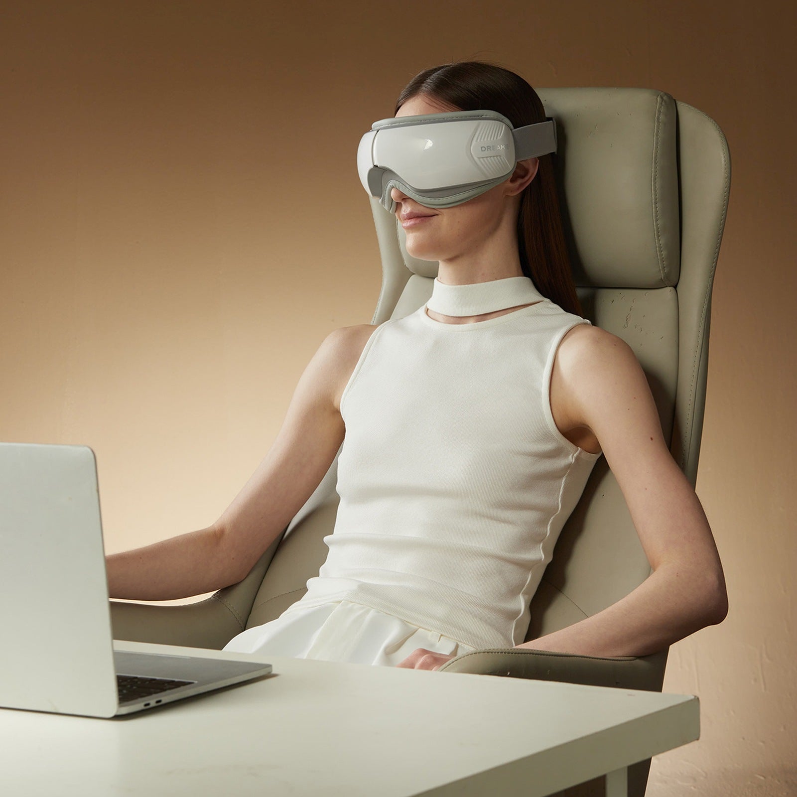 Massage devices – Vibrating air eye massager - beige - Carlat
