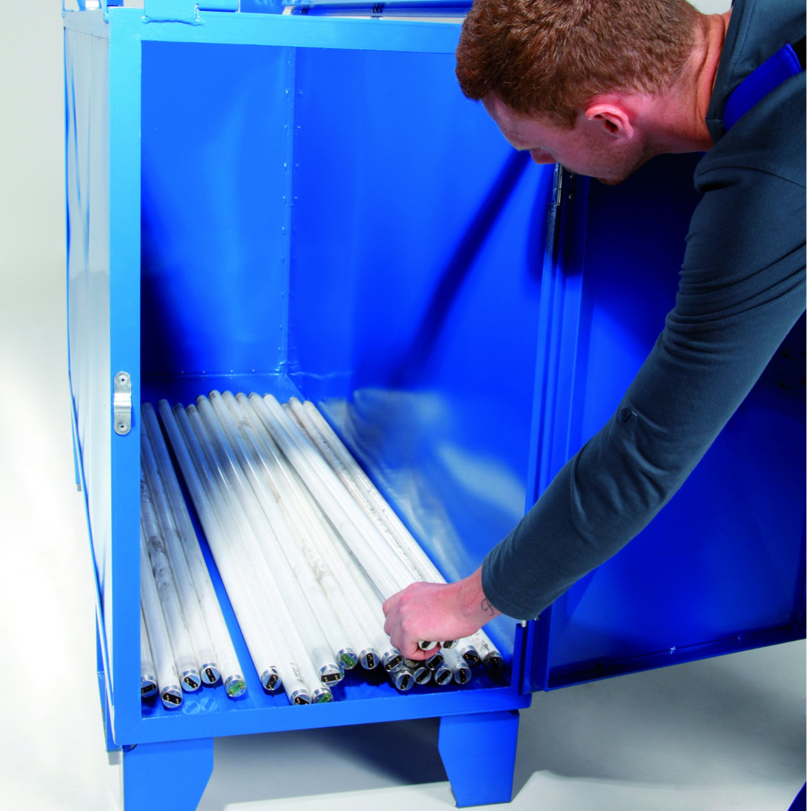 Pallets & Loading Platforms – Container for used fluorescent lamps, - Carlat