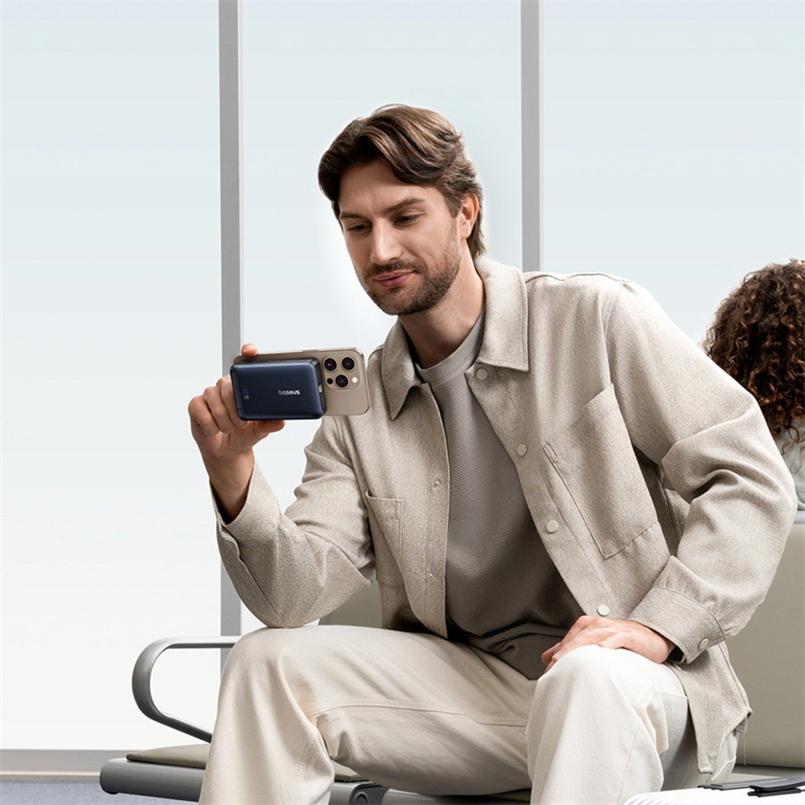 Power Banks – 10000mAh magnetic powerbank with stand with built-in - Carlat