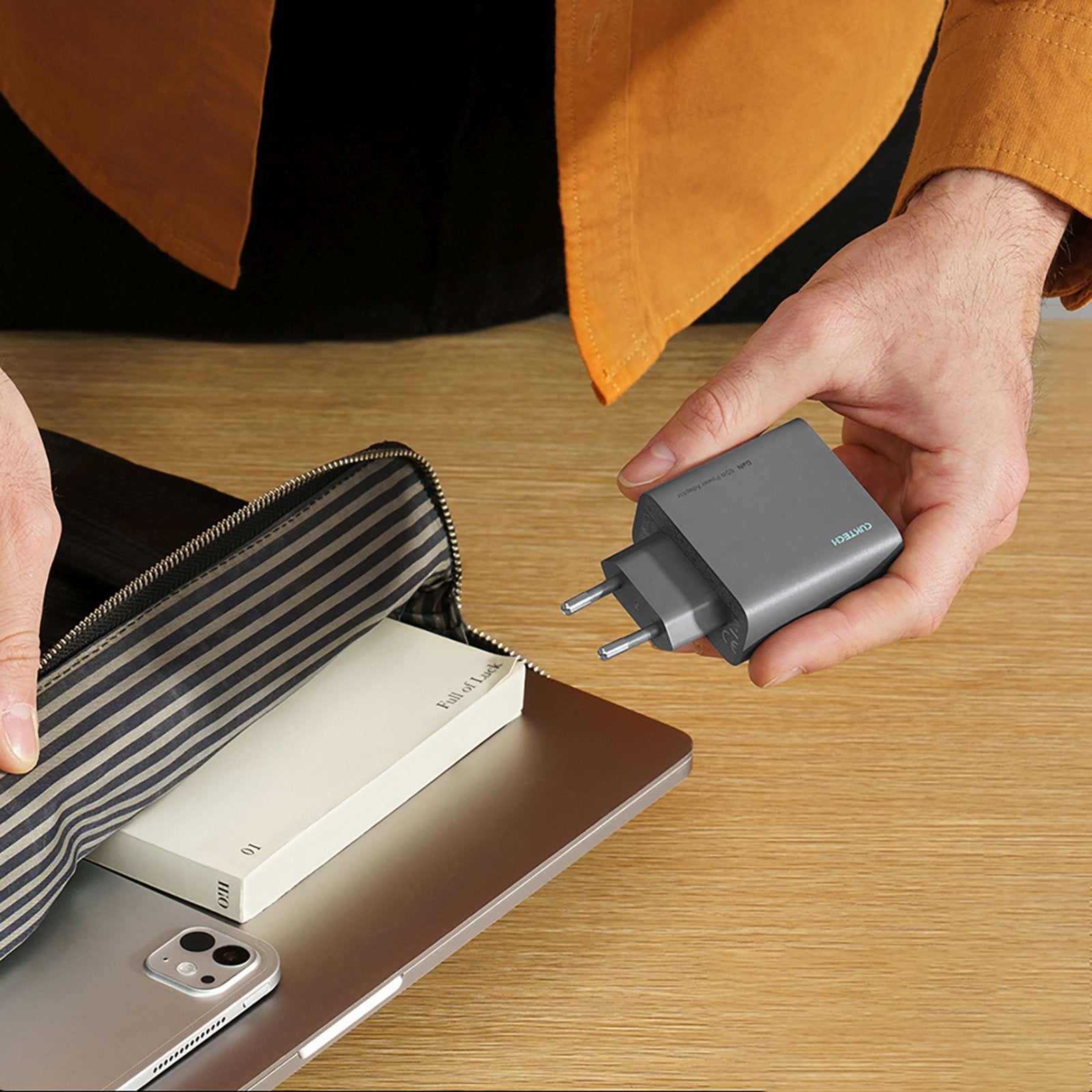 Power Supply Enclosures – USB-C USB-A GaN 65W wall charger - Carlat