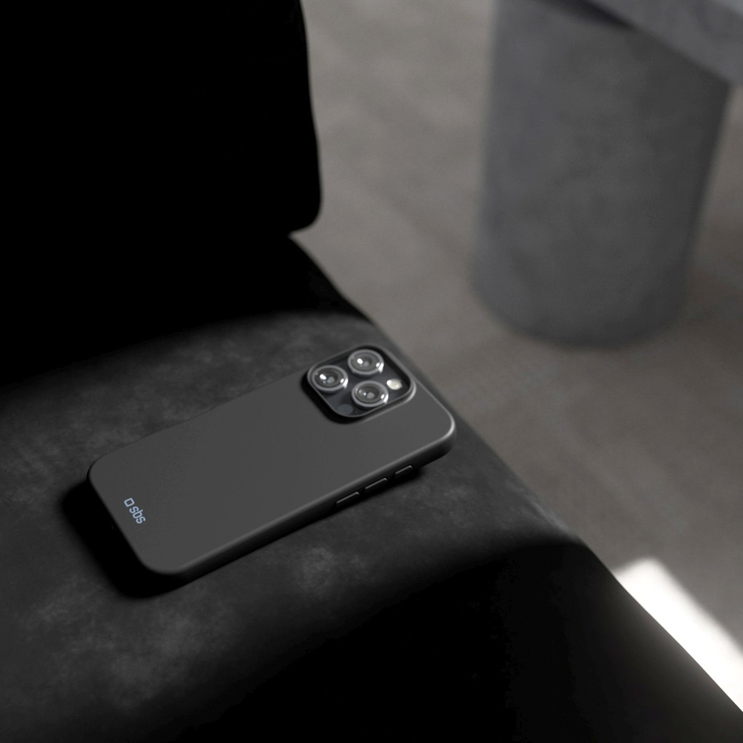 Retail Display Cases – Case cover for iPhone 16 Pro - Carlat