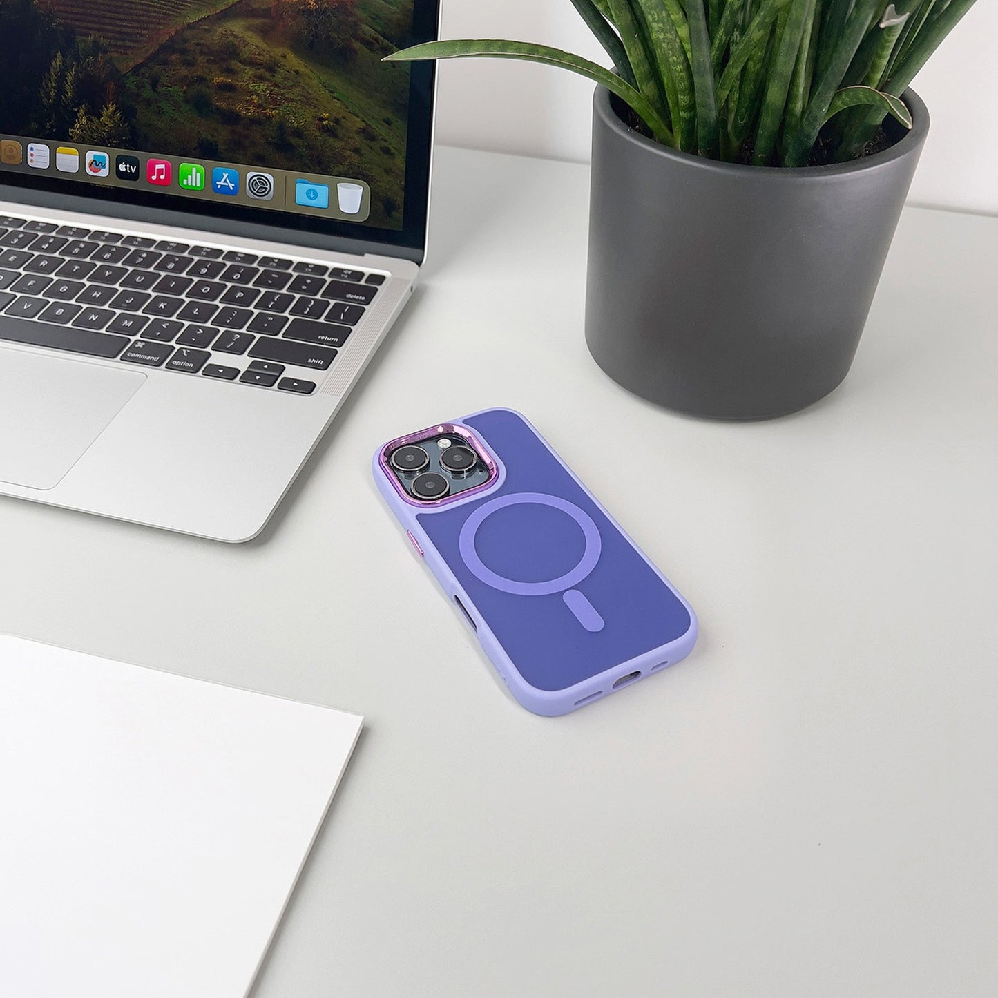 Retail Display Cases – Case cover for iPhone 16 Pro - Carlat