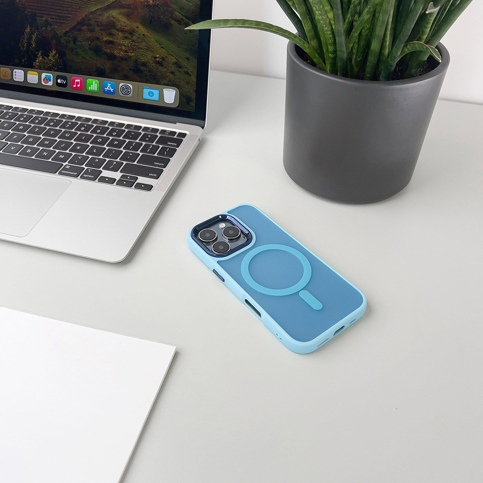 Retail Display Cases – Case for iPhone 16 Magnetic Collection - Carlat