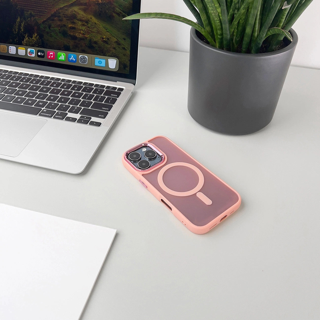 Retail Display Cases – Protective cover for iPhone 17 Pro - Carlat
