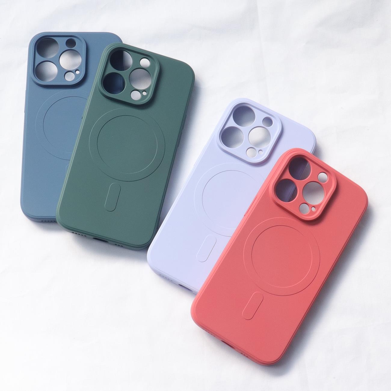 Retail Display Cases – Silicone case with MagSafe for iPhone - Carlat
