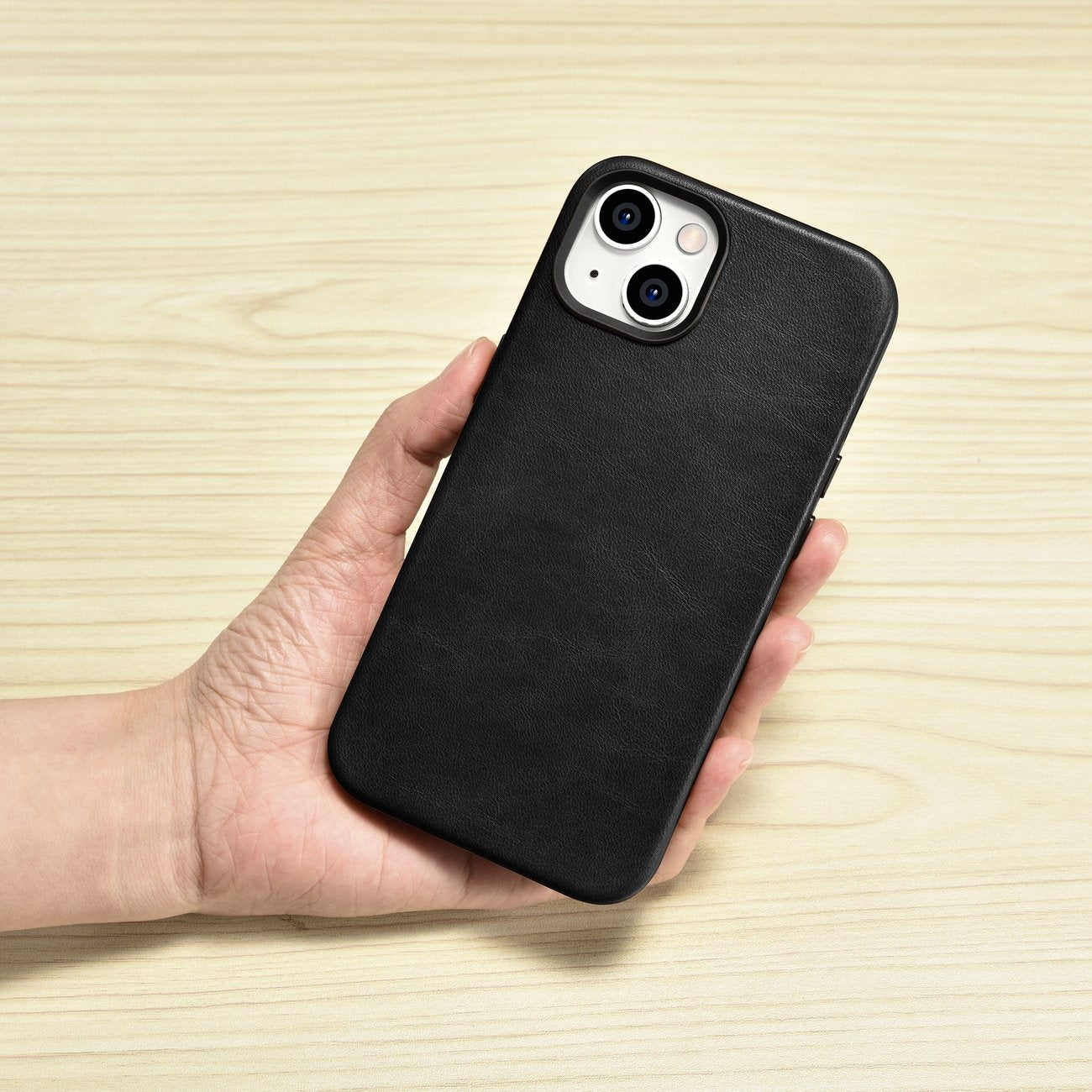Retail Display Cases – iPhone 14 Plus magnetic leather case - Carlat