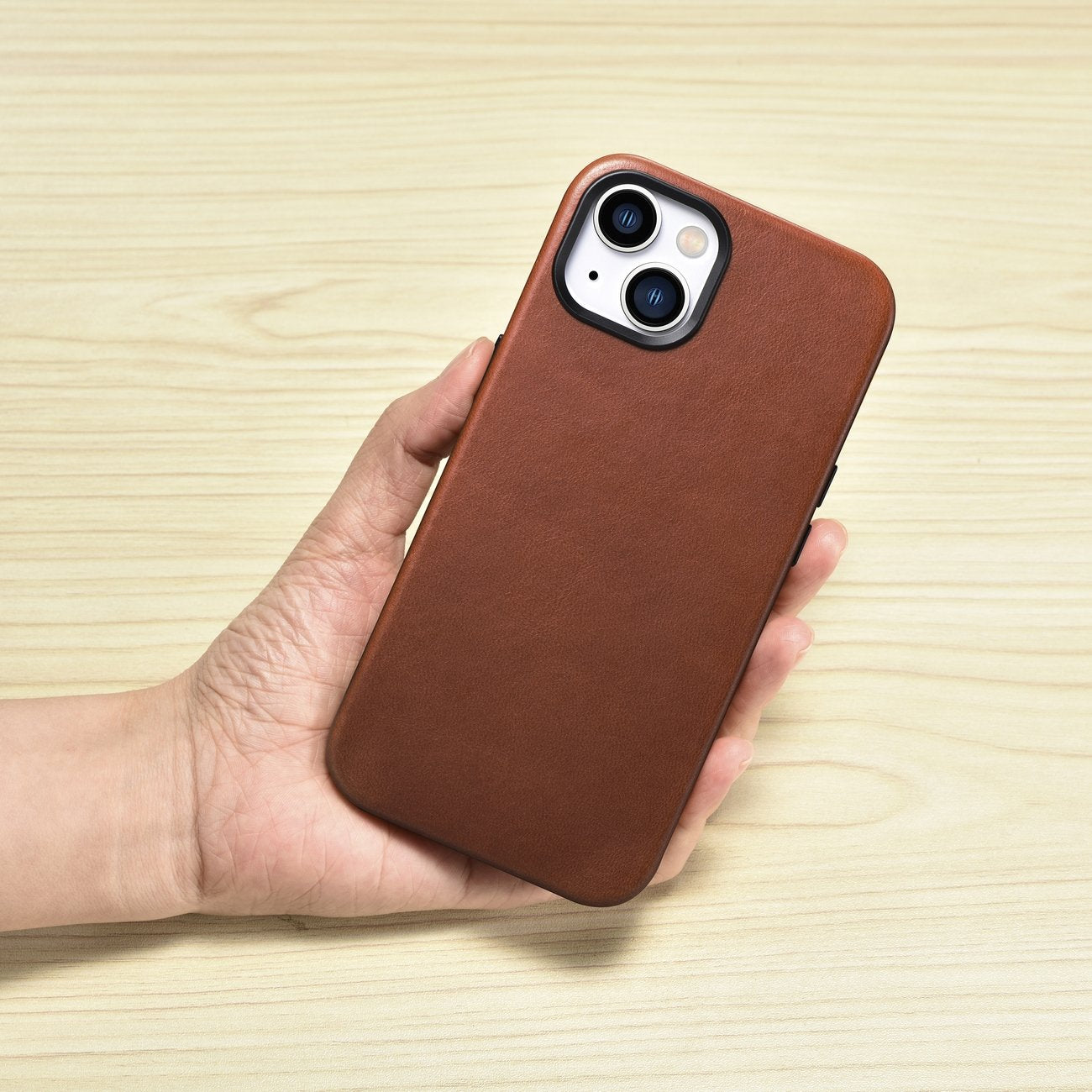 Retail Display Cases – iPhone 14 Plus magnetic leather case - Carlat