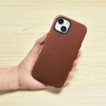 Retail Display Cases – iPhone 14 Plus magnetic leather case - Carlat