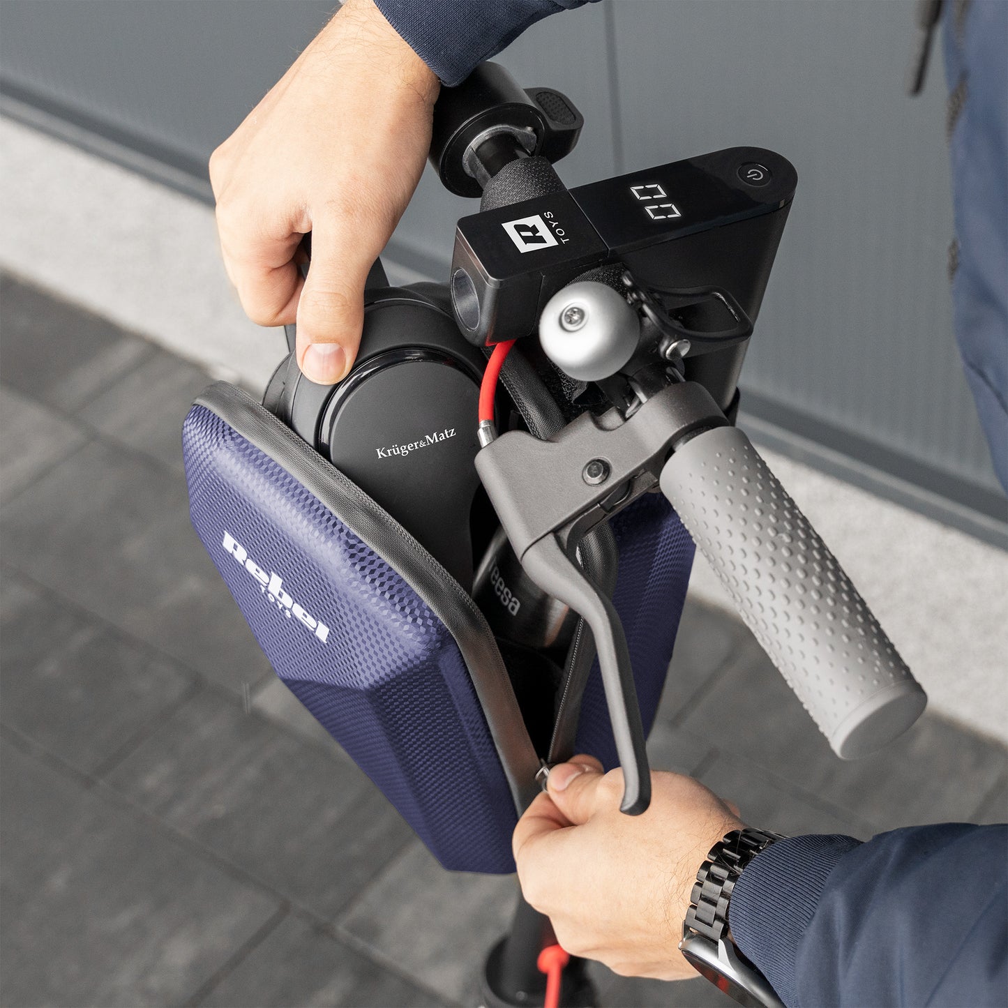 Rebel The remaining – Waterproof REBEL scooter bag – image 6