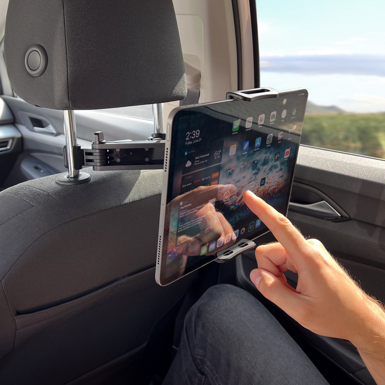 Vehicle Parts & Accessories – Adjustable headrest holder for tablet - Carlat