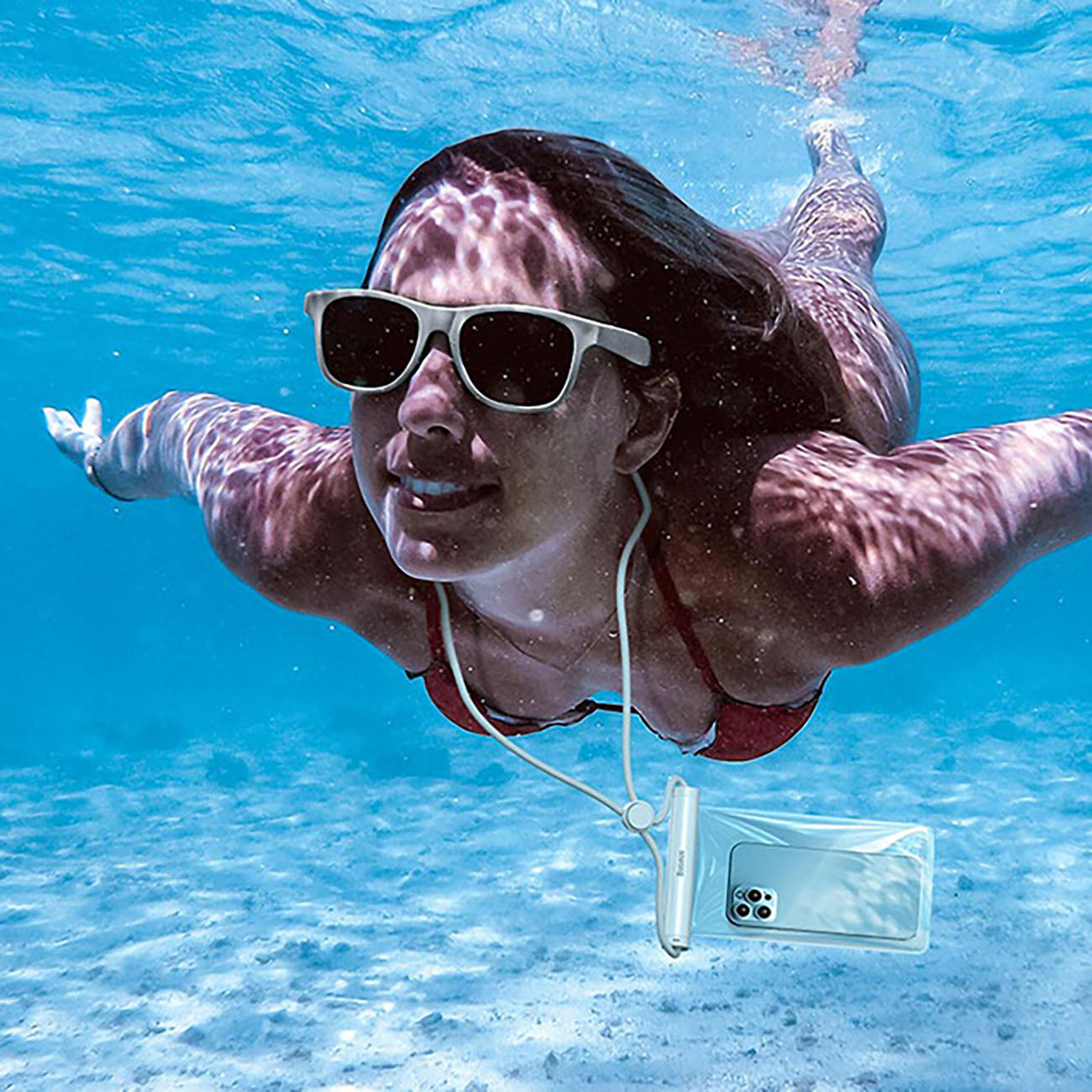 Waterproof case for a 7.2'' phone with a cylindrical IPX8 AquaGlide clasp - white - Carlat