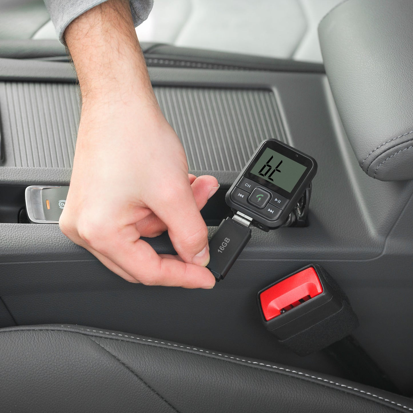 Peiying Transmitters – Car transmitter with Bluetooth and a USB port – image 6