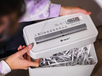 TRACER Paper Shredders, Laminators, and – Tracer Razor 3 White Paper Shredder – image 10
