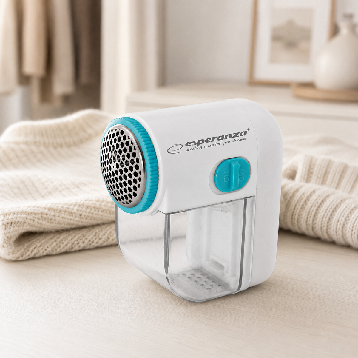 Esperanza Shavers and – ECS003T Esperanza Cuddly White and Turquoise Lint Remover – image 5