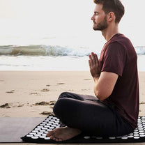 RTO The remaining – Black acupressure mat – image 3