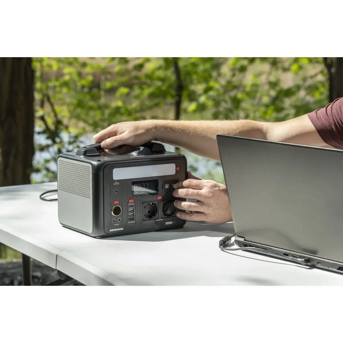 Dedra Emergency and Portable Power Sources – 600-watt power station – image 2