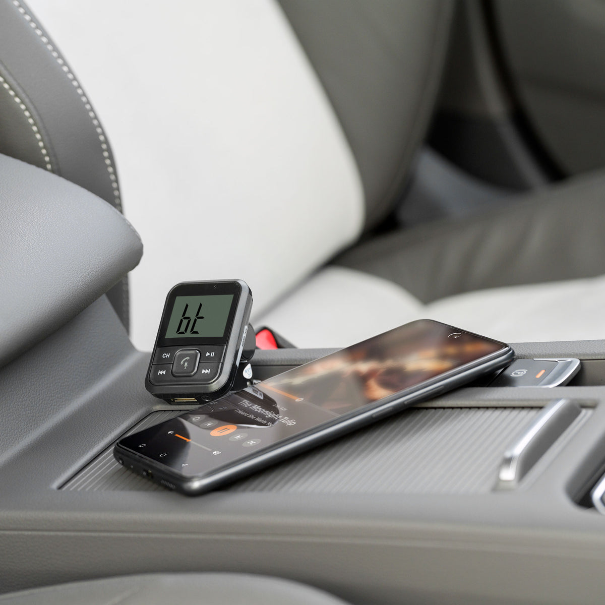 Peiying Transmitters – Car transmitter with Bluetooth and a USB port – image 5